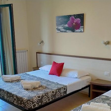 B&B Hotel Helios Uggiano La Chiesa Exterior photo