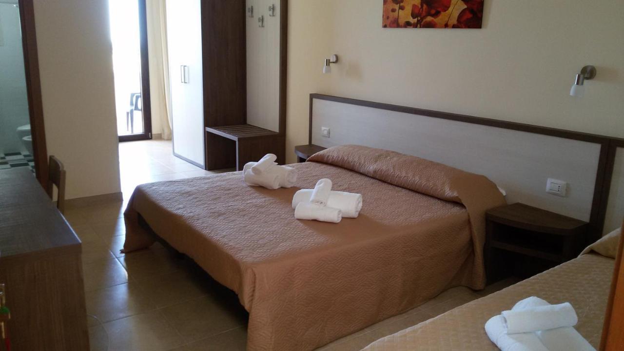 B&B Hotel Helios Uggiano La Chiesa Exterior photo
