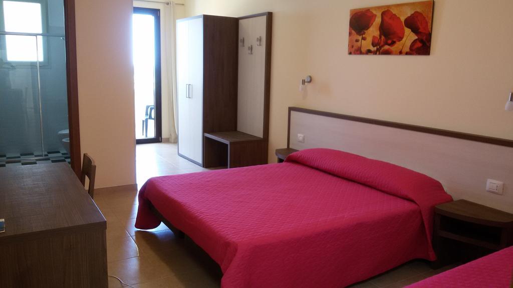 B&B Hotel Helios Uggiano La Chiesa Exterior photo